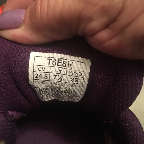 NICE NIKES - Picture 3 of 3